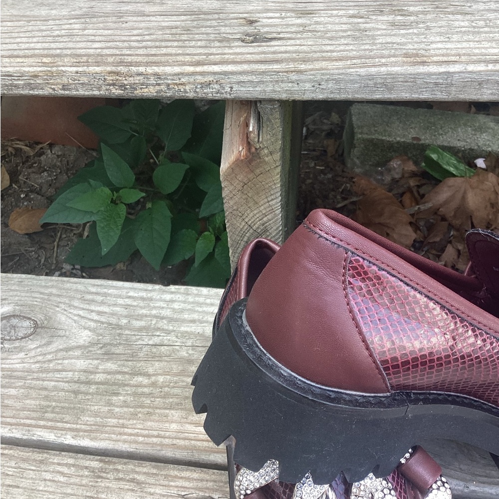Karl Lagerfeld Burgundy Snake-Embossed Loafers with Silver Chain - Picture 5 of 7